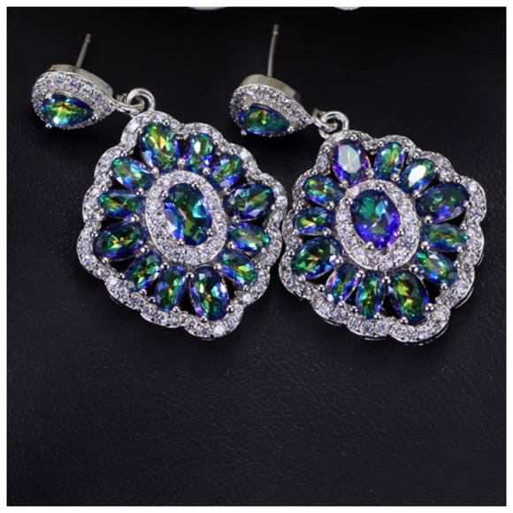 Swarovski Crystals AURROYA  Stunning Earring - Picture 5 of 6